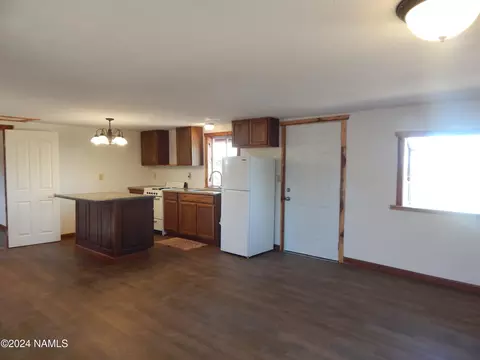 Living - 39770 N Cattle Dr, Ash Fork, AZ 86320 photo 4 of 6