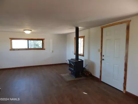 Living - 39770 N Cattle Dr, Ash Fork, AZ 86320 photo 2 of 6