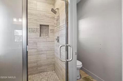 Bath - 8 E Tranquil Ln, Flagstaff, AZ 86005 photo 4 of 4