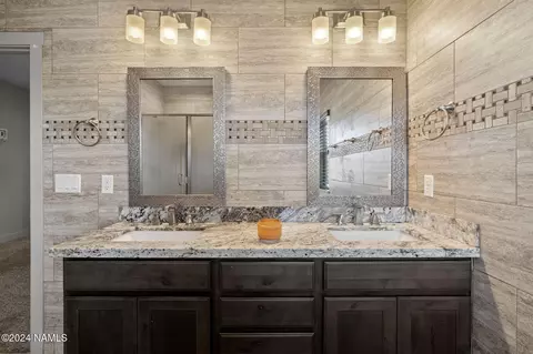 Bath - 8 E Tranquil Ln, Flagstaff, AZ 86005 photo 3 of 4