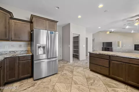Kitchen - 8 E Tranquil Ln, Flagstaff, AZ 86005 photo 4 of 5