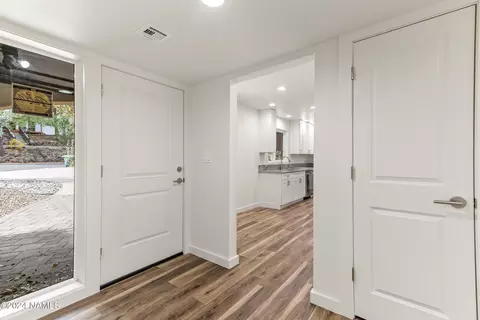 Entry Way - 1024 E Hillcrest Dr, Flagstaff, AZ 86004 photo 1 of 4