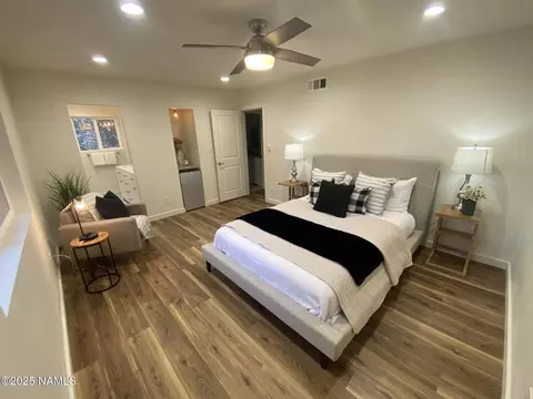 Bedroom - 1024 E Hillcrest Dr, Flagstaff, AZ 86004 photo 5 of 6