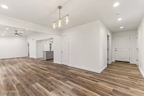 Entry Way - 1024 E Hillcrest Dr, Flagstaff, AZ 86004 photo 2 of 4