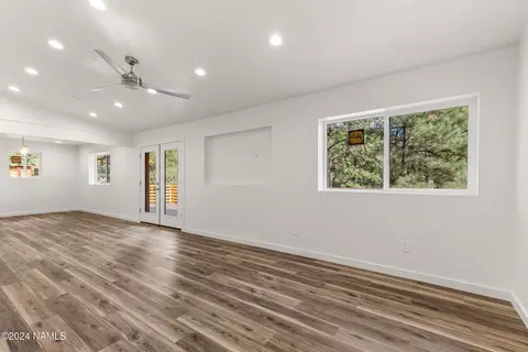 Living - 1024 E Hillcrest Dr, Flagstaff, AZ 86004 photo 2 of 6