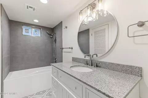 Bath - 1024 E Hillcrest Dr, Flagstaff, AZ 86004 photo 2 of 5