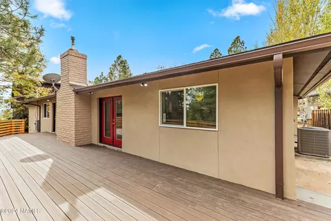 Exterior - 1024 E Hillcrest Dr, Flagstaff, AZ 86004 photo 2 of 6