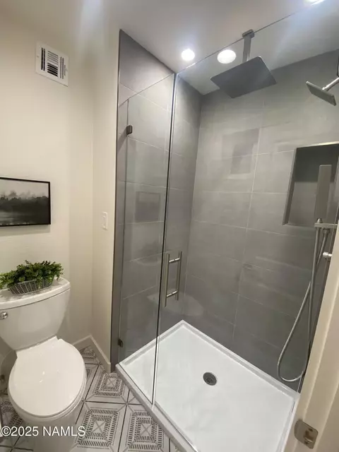 Bath - 1024 E Hillcrest Dr, Flagstaff, AZ 86004 photo 5 of 5