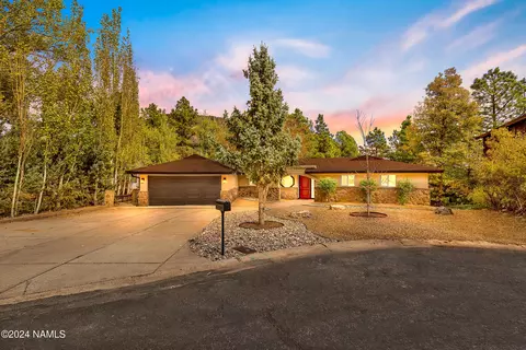 1024 E Hillcrest Dr, Flagstaff, AZ 86004