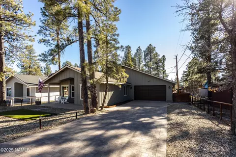555 E Hillside Dr, Munds Park, AZ 86017