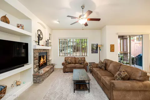 Living - 997 E Sterling Ln, Flagstaff, AZ 86005 photo 4 of 6