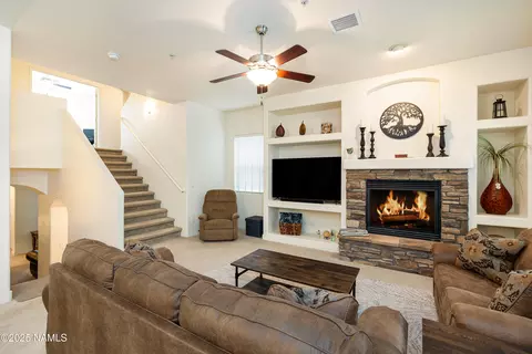 Living - 997 E Sterling Ln, Flagstaff, AZ 86005 photo 2 of 6