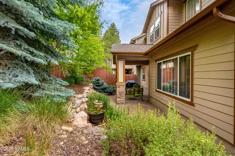 Exterior - 997 E Sterling Ln, Flagstaff, AZ 86005 photo 6 of 7