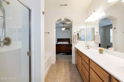Bath - 997 E Sterling Ln, Flagstaff, AZ 86005 photo 4 of 4