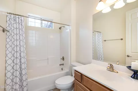 Bath - 997 E Sterling Ln, Flagstaff, AZ 86005 photo 2 of 4