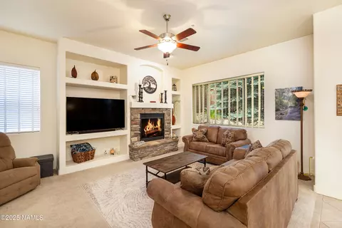 Living - 997 E Sterling Ln, Flagstaff, AZ 86005 photo 3 of 6