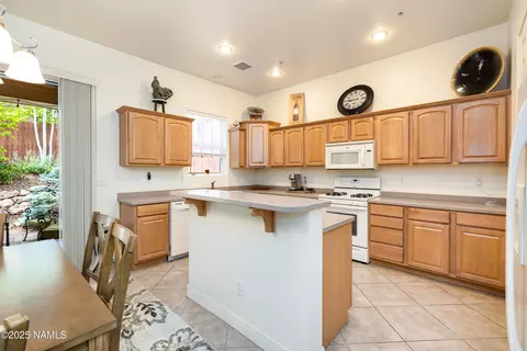 Kitchen - 997 E Sterling Ln, Flagstaff, AZ 86005 photo 3 of 3