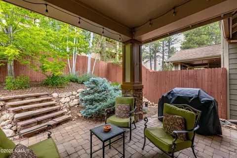 Exterior - 997 E Sterling Ln, Flagstaff, AZ 86005 photo 4 of 7