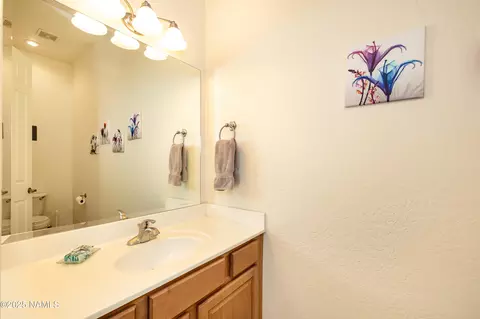 Bath - 997 E Sterling Ln, Flagstaff, AZ 86005 photo 1 of 4