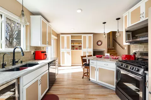 Kitchen - 4005 E Summer Run Dr, Flagstaff, AZ 86004 photo 3 of 3