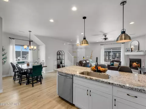 12264 Solid Rock Dr, Bellemont, AZ 86015