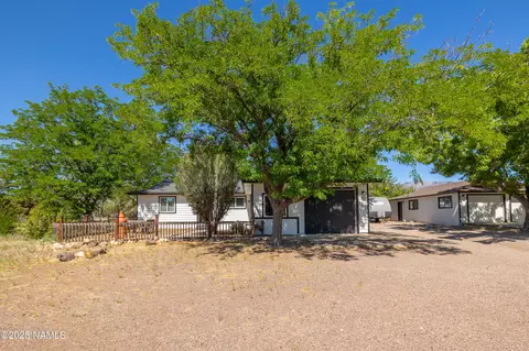 8400 Pine Country Ln, Flagstaff, AZ 86004