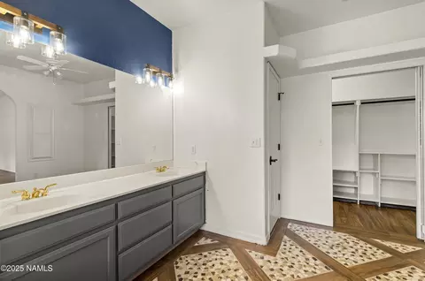 Bath - 23 E Judy St, Flagstaff, AZ 86005 photo 3 of 8