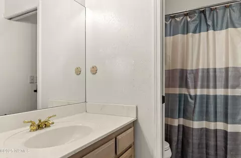 Bath - 23 E Judy St, Flagstaff, AZ 86005 photo 5 of 8