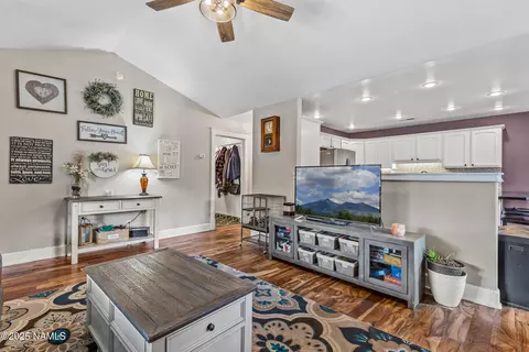 134 E Mohawk Dr, Flagstaff, AZ 86005 photo 4