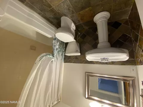 Bath - 2713 Elder Dr, Flagstaff, AZ 86004 photo 1 of 1