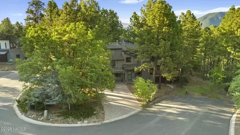 890 E David Dr, Flagstaff, AZ 86001