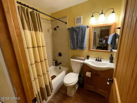 Bath - 890 E David Dr, Flagstaff, AZ 86001 photo 4 of 5