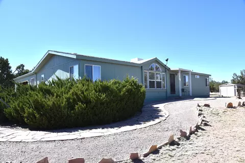 26360 W Solano Dr, Seligman, AZ 86337