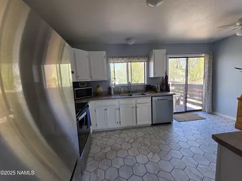 Kitchen - 3930 E Thrush Ln, Flagstaff, AZ 86004 photo 4 of 4