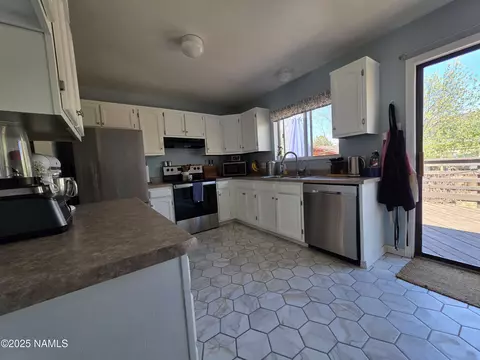 Kitchen - 3930 E Thrush Ln, Flagstaff, AZ 86004 photo 2 of 4