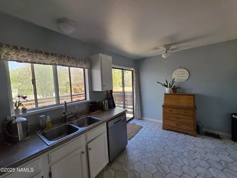 Kitchen - 3930 E Thrush Ln, Flagstaff, AZ 86004 photo 3 of 4