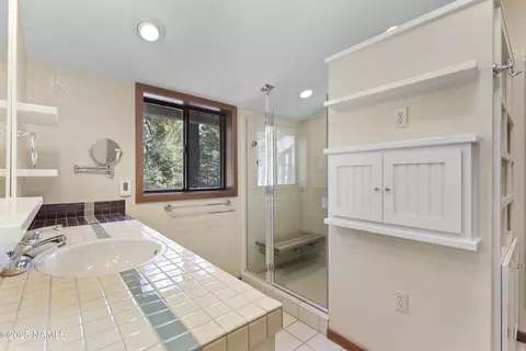 Bath - 5241 E Mount Pleasant Dr, Flagstaff, AZ 86004 photo 3 of 5