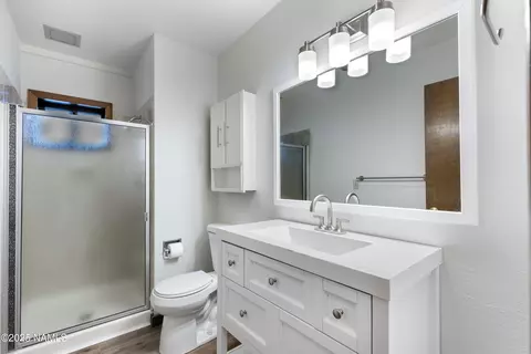 Bath - 5241 E Mount Pleasant Dr, Flagstaff, AZ 86004 photo 1 of 5