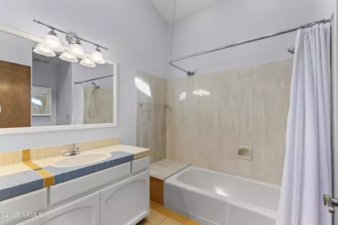 Bath - 5241 E Mount Pleasant Dr, Flagstaff, AZ 86004 photo 5 of 5