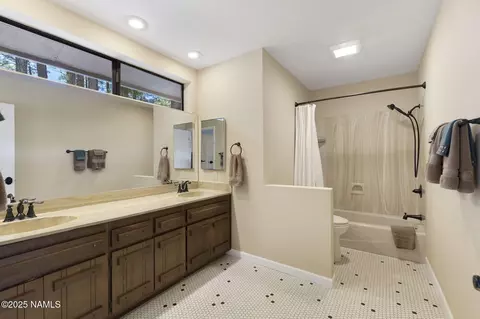 Bath - 5115 E Mt Pleasant Dr, Flagstaff, AZ 86004 photo 2 of 2