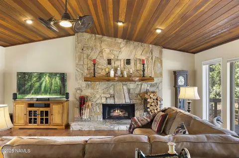 Living - 5115 E Mt Pleasant Dr, Flagstaff, AZ 86004 photo 2 of 4