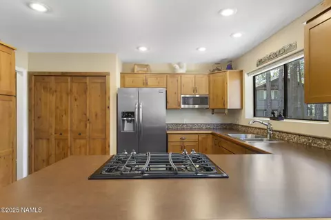 Kitchen - 5115 E Mt Pleasant Dr, Flagstaff, AZ 86004 photo 5 of 5