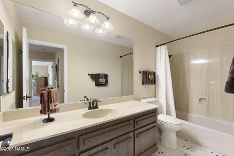 Bath - 5115 E Mt Pleasant Dr, Flagstaff, AZ 86004 photo 1 of 2