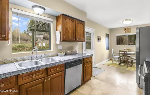 1362 W Cochran Ave, Flagstaff, AZ 86005 photo 4