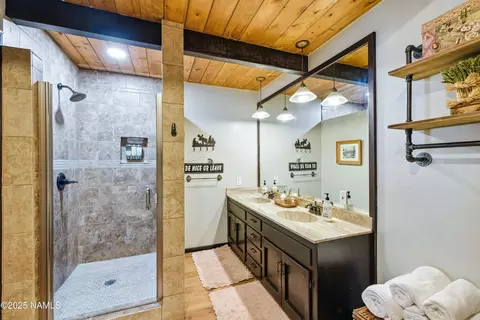 Bath - 5201 E Duquesne Ln, Flagstaff, AZ 86004 photo 2 of 6
