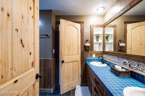 Bath - 5201 E Duquesne Ln, Flagstaff, AZ 86004 photo 6 of 6