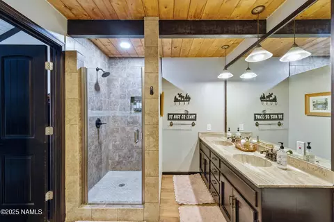 Bath - 5201 E Duquesne Ln, Flagstaff, AZ 86004 photo 1 of 6