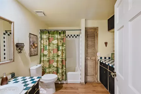 Bath - 5201 E Duquesne Ln, Flagstaff, AZ 86004 photo 3 of 6