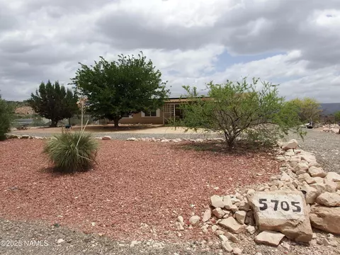 5705 N Robin Lynn Ln, Rimrock, AZ 86335