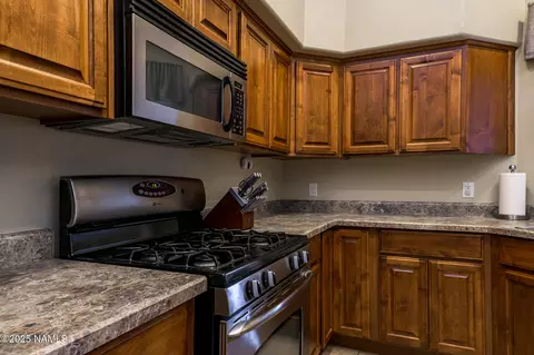 Kitchen - 621 Brookline Loop, Williams, AZ 86046 photo 3 of 5